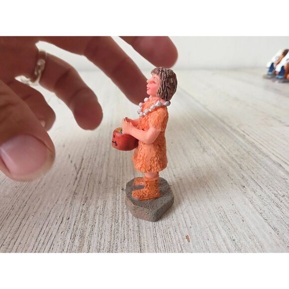 Lemax girl dress pumpkin basket Halloween people village accessory - Picture 2 of 7